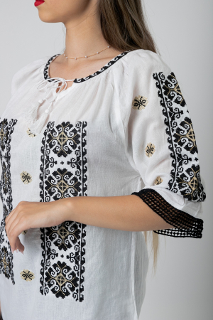Ie traditionala alba cu motiv geometric negru Cornelia - maneca scurta [1]