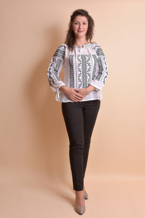 Ie traditionala alba cu motiv geometric negru Petra 03 - maneca lunga [7]