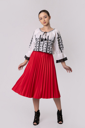 Ie traditionala alba cu motiv geometric negru Viviana 02 [1]