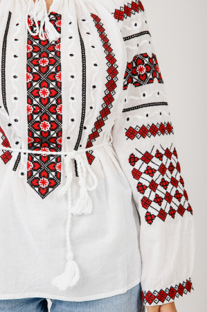 Ie traditionala alba cu motiv geometric rosu Flavia 01 [1]