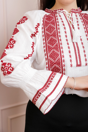 Ie traditionala alba cu motiv geometric rosu Giulia 01 [1]