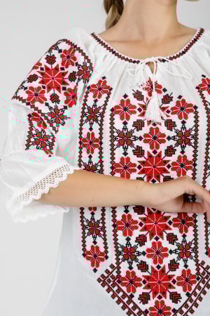 Ie traditionala alba cu motiv geometric rosu Letitia 01 [1]