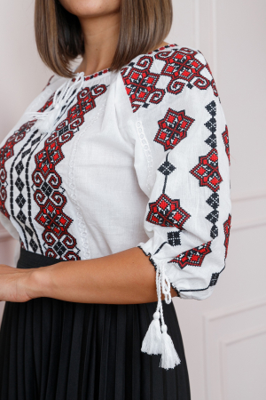 Ie traditionala alba cu motiv geometric rosu Hermina 02 [1]