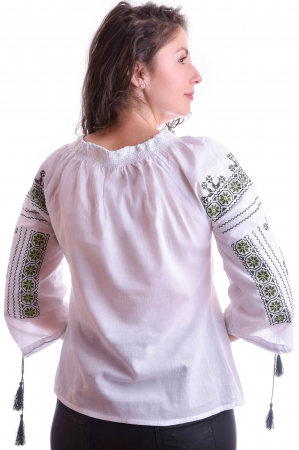 Ie traditionala alba cu motiv geometric verde Viorela 02 [2]