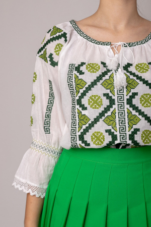 Ie traditionala alba cu motiv geometric verde Malvina 01 [1]