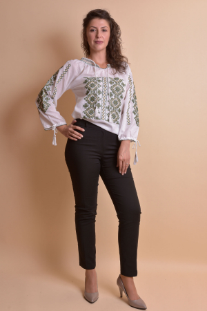 Ie traditionala alba cu motiv geometric verde Nadia 02 [5]