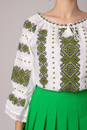 Ie traditionala alba cu motiv geometric verde Ernestina 02 [1]