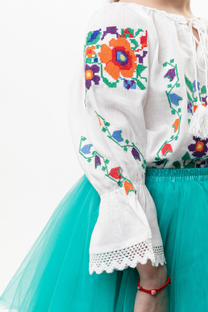 Ie traditionala alba pentru fetite cu motiv floral multicolor Edith [5]