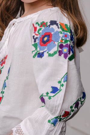 Ie traditionala alba pentru fetite cu motiv floral multicolor Iris [1]