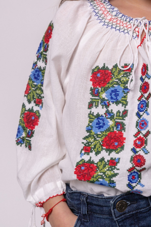 Ie traditionala alba pentru fetite cu motiv floral multicolor Ada [1]