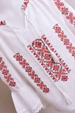 Ie traditionala alba pentru fetite cu motiv floral rosu Beatrice [1]