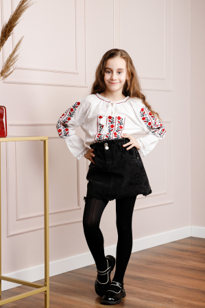 Ie traditionala alba pentru fetite cu motiv floral rosu Carmina [0]