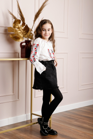 Ie traditionala alba pentru fetite cu motiv floral rosu Carmina [2]