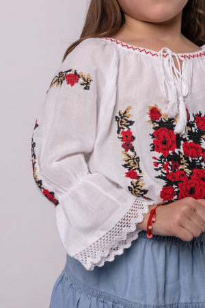 Ie traditionala alba pentru fetite cu motiv floral rosu Iulia [1]