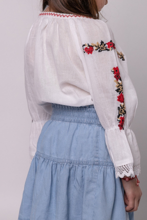 Ie traditionala alba pentru fetite cu motiv floral rosu Iulia [3]