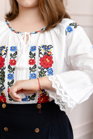 Ie traditionala alba pentru fetite cu motiv floral tricolor Adelina [1]