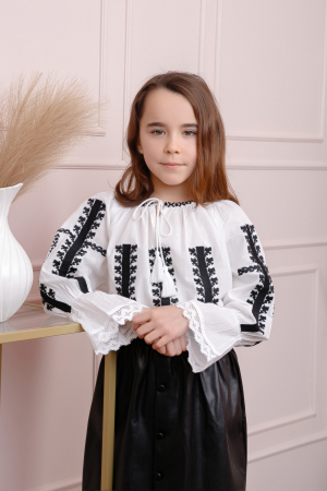 Ie traditionala alba pentru fetite cu motiv geometric negru Anastasia [0]
