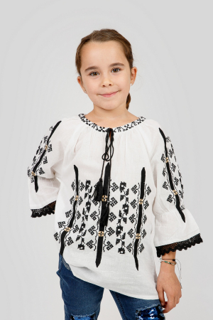 Imbracaminte Fetite - Ie traditionala alba pentru fetite cu motiv geometric negru Viviana