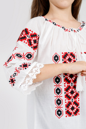 Ie traditionala alba pentru fetite cu motiv geometric rosu Costina [1]