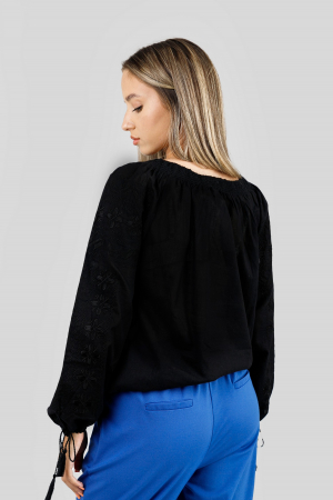 Ie traditionala neagra cu motiv floral negru Lacramioara 02 [2]