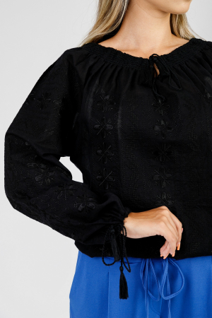 Ie traditionala neagra cu motiv floral negru Lacramioara 02 [1]