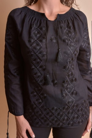 Ie traditionala neagra cu motiv floral negru Codrina 07 [1]
