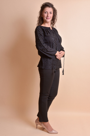 Ie traditionala neagra cu motiv floral negru Codrina 07 [6]