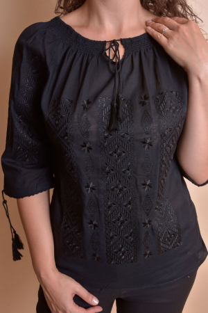 Ie traditionala neagra cu motiv geometric negru Rebeca [1]