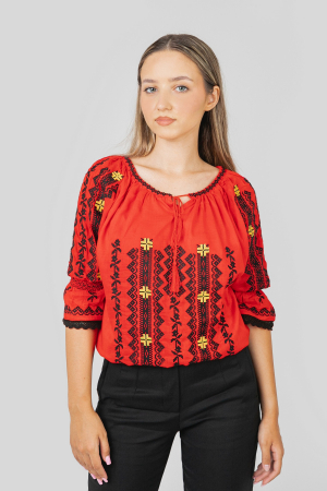 Ie cu maneca scurta - Ie traditionala rosie cu motiv geometric negru Dominica 04