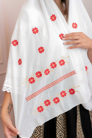 Marama traditionala alba cu broderie florala rosie Amina 02 [1]