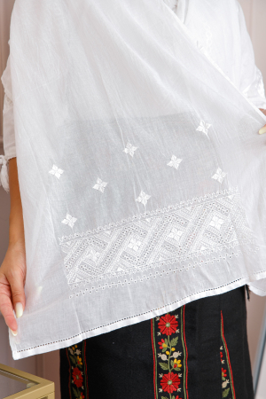 Marama traditionala alba cu broderie geometrica alba Carla [1]