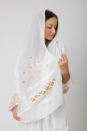 Marama traditionala alba cu broderie geometrica aurie Aurelia [0]