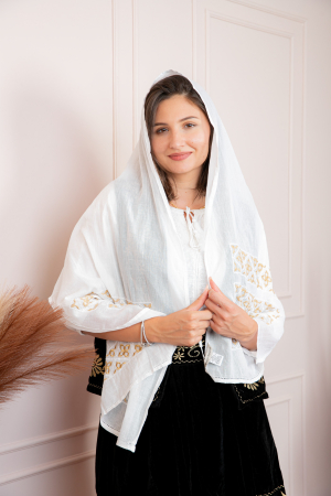 Marama traditionala alba cu broderie geometrica aurie Flavia [3]