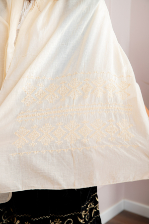 Marama traditionala crem cu broderie geometrica aurie Ramona 04 [1]