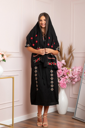 Marama traditionala neagra cu broderie florala rosie Amina 01 [3]