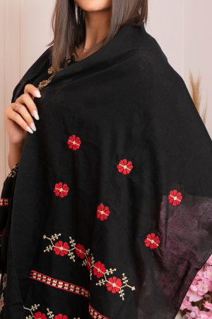 Marama traditionala neagra cu broderie florala rosie Amina 01 [1]