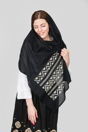 Marama traditionala neagra cu broderie geometrica bej Doina [4]