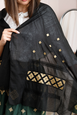Marama traditionala neagra cu broderie geometrica aurie Ancuta 03 [1]