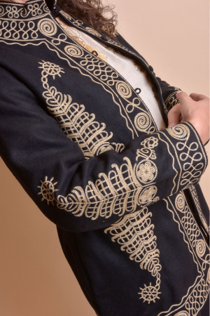 Palton traditional negru cu broderie florala crem Doina [4]