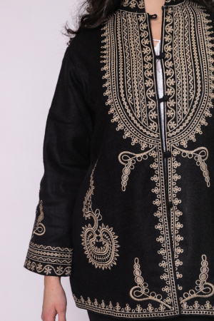 Palton traditional negru cu broderie florala crem Emilia [2]