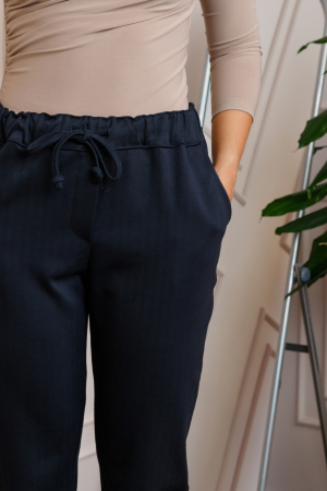 Pantaloni casual Kayla cu buzunare laterale si snur reglabil - Bleumarin [1]