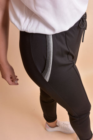 Pantaloni casual negri cu siret si buzunare functionale [3]