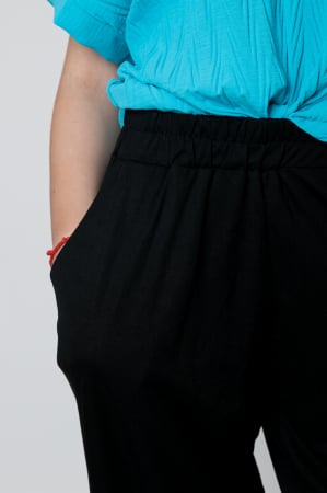Pantaloni negri casual cu buzunare [3]