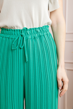 Pantaloni plisati verde smarald cu elastic in talie [1]