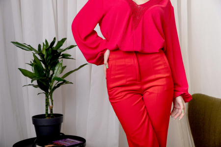 Pantaloni rosii cu talie inalta si cusaturi decorative [5]