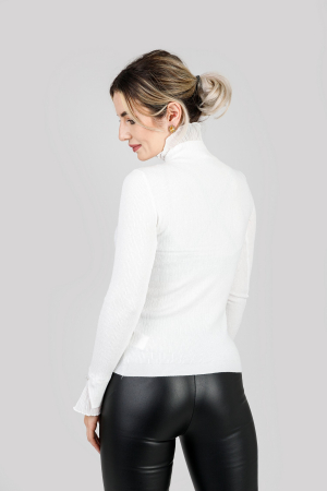 Pulover alb cu guler si maneci creponate [2]