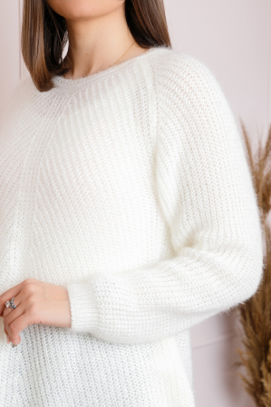 Pulover Bella pufos alb cu maneci raglan [1]