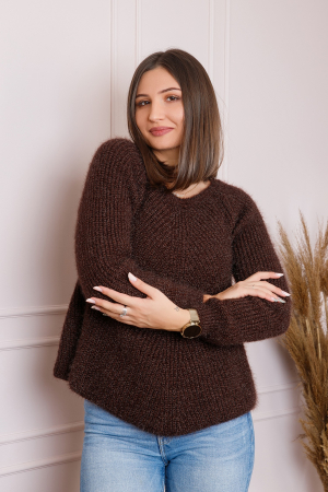 Pulover Bella pufos maro cu maneci raglan [2]