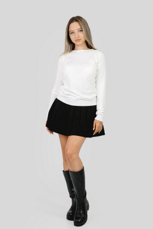 Pulover clasic alb cu decolteu barcuta [3]