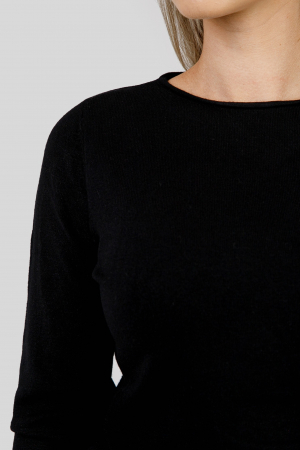 Pulover clasic negru cu decolteu barcuta [1]